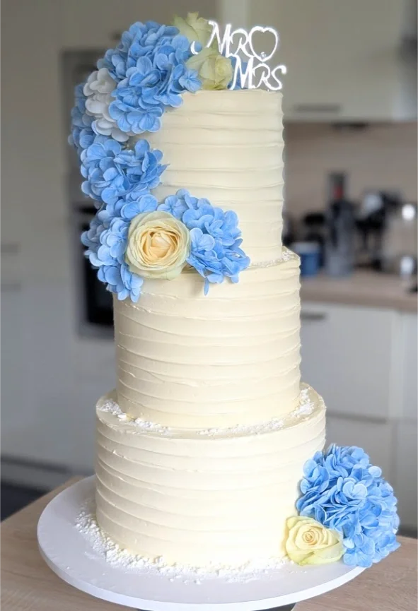 exquisite wedding cake dublin 3-tier.webp