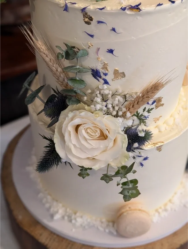 wedding cake detail of 2tier_wedding_cake_rustic_barberstown_castle.webp