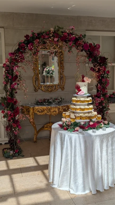 wedding_cupcakes_tower_tankardstown_house1.webp