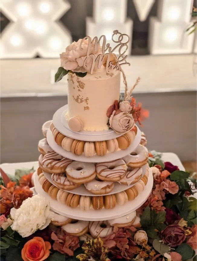 wedding_desserts_donuts_macarons_parview_hotel_autumn_colors.webp