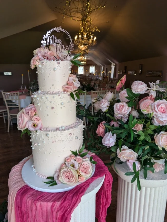 3tier_wedding_cake_blush_pink_roses_boyne_hill_house_2.webp