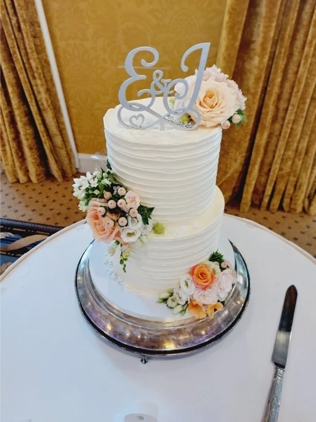 2tier_wedding_cake_radisson_blu_dublin.webp