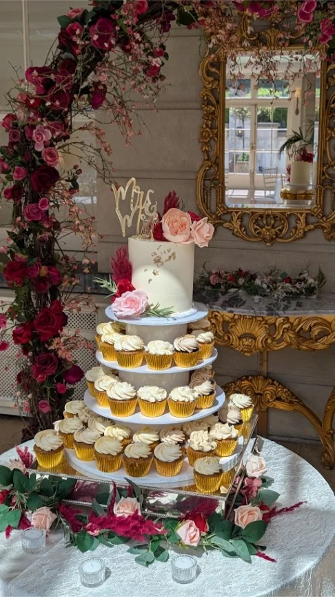 wedding_cupcakes_tower_tankardstown_house2.webp