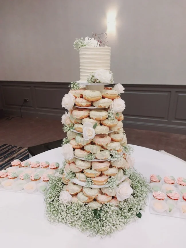 wedding_donuts_tower_pillow_hotel_ashbourne_1.webp