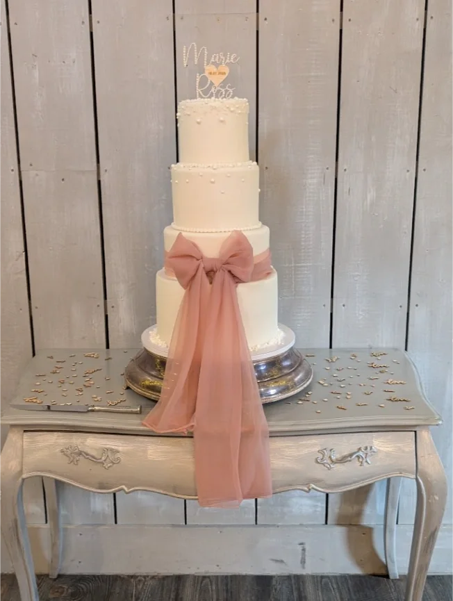 3tier_wedding_cake_pearls_ballymagarvey_village_1.webp