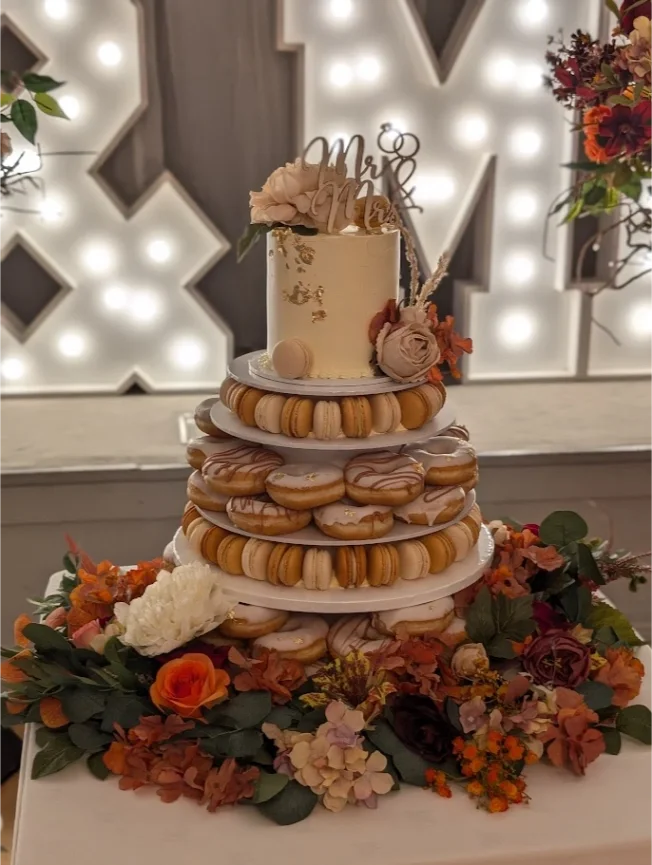 wedding_desserts_donuts_macarons_parview_hotel_autumn_colors_1.webp