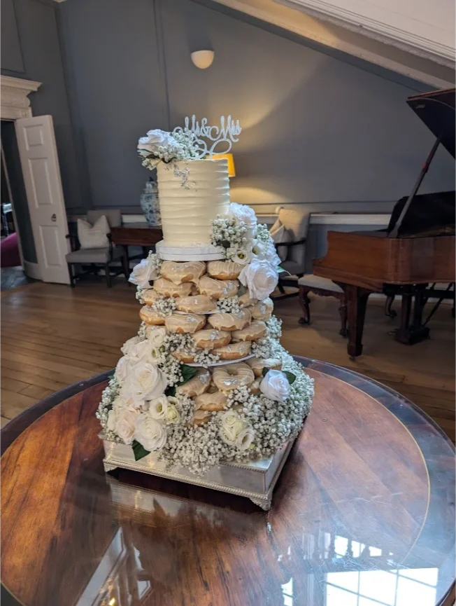 wedding_donuts_tower_white_luttrellstown_castle.webp