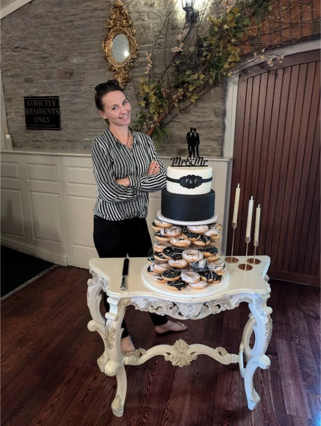 wedding_donuts_tower_black_and_white_darver_castle_2.webp
