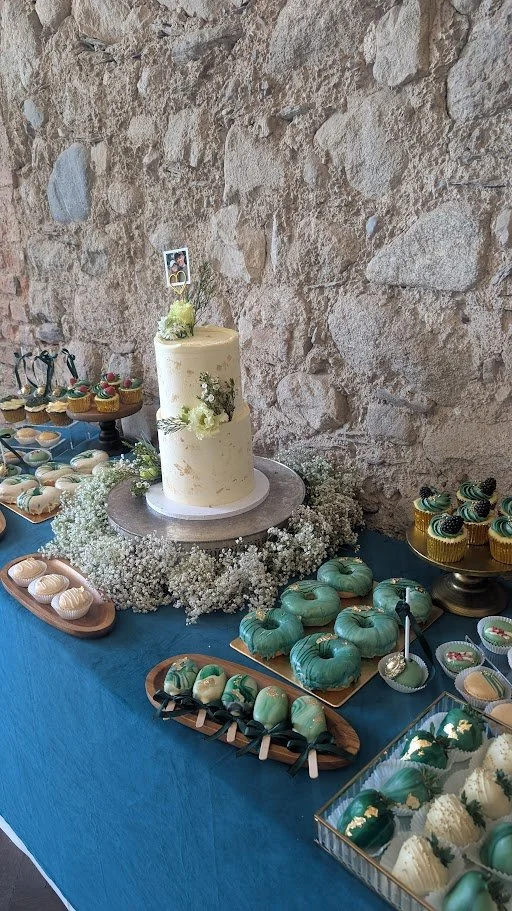 wedding_desserts_table_powerscourt_house_donuts_macarons1.jpg