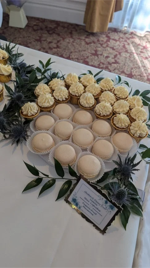 wedding_desserts_tower_mcarons_cupcakes_kettles_country_house3.webp
