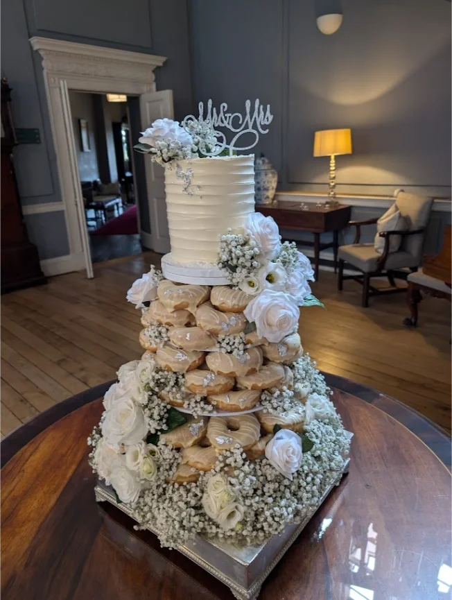 wedding_donuts_tower_white_luttrellstown_castle_1.webp