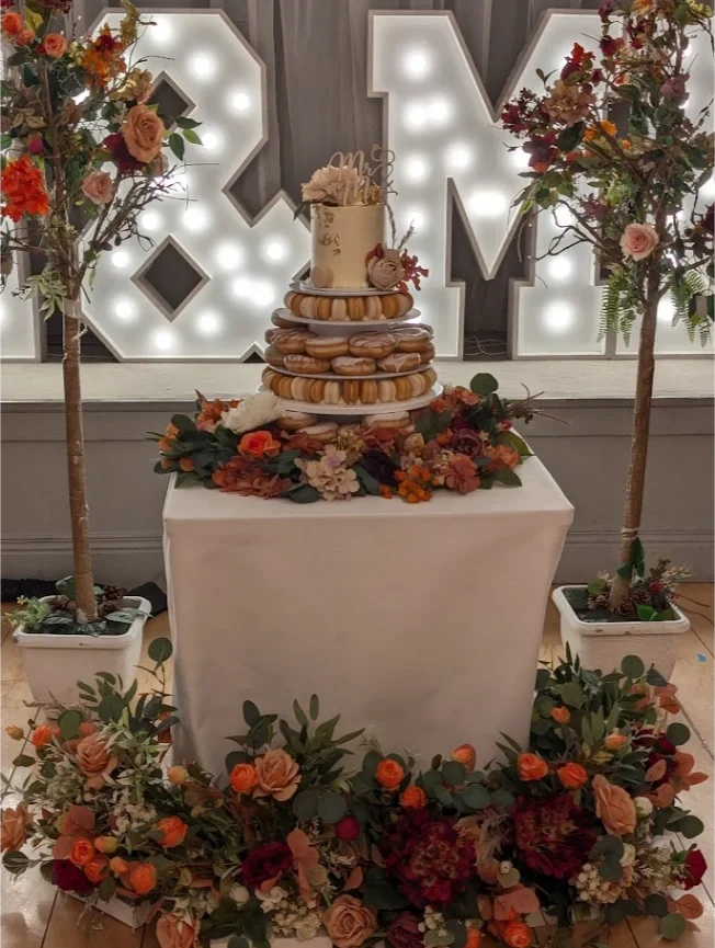 wedding_desserts_donuts_macarons_parview_hotel_autumn_colors_2.webp