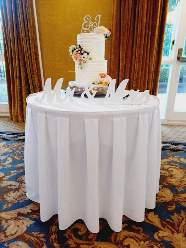 2tier_wedding_cake_radisson_blu_dublin_1.webp