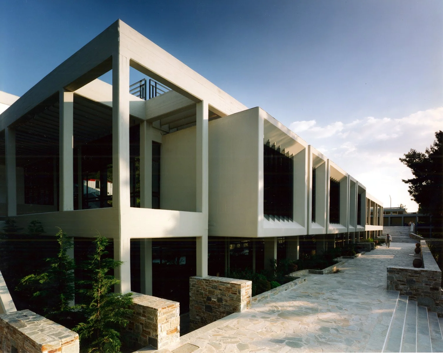 9204AXP_view from NE.jpg