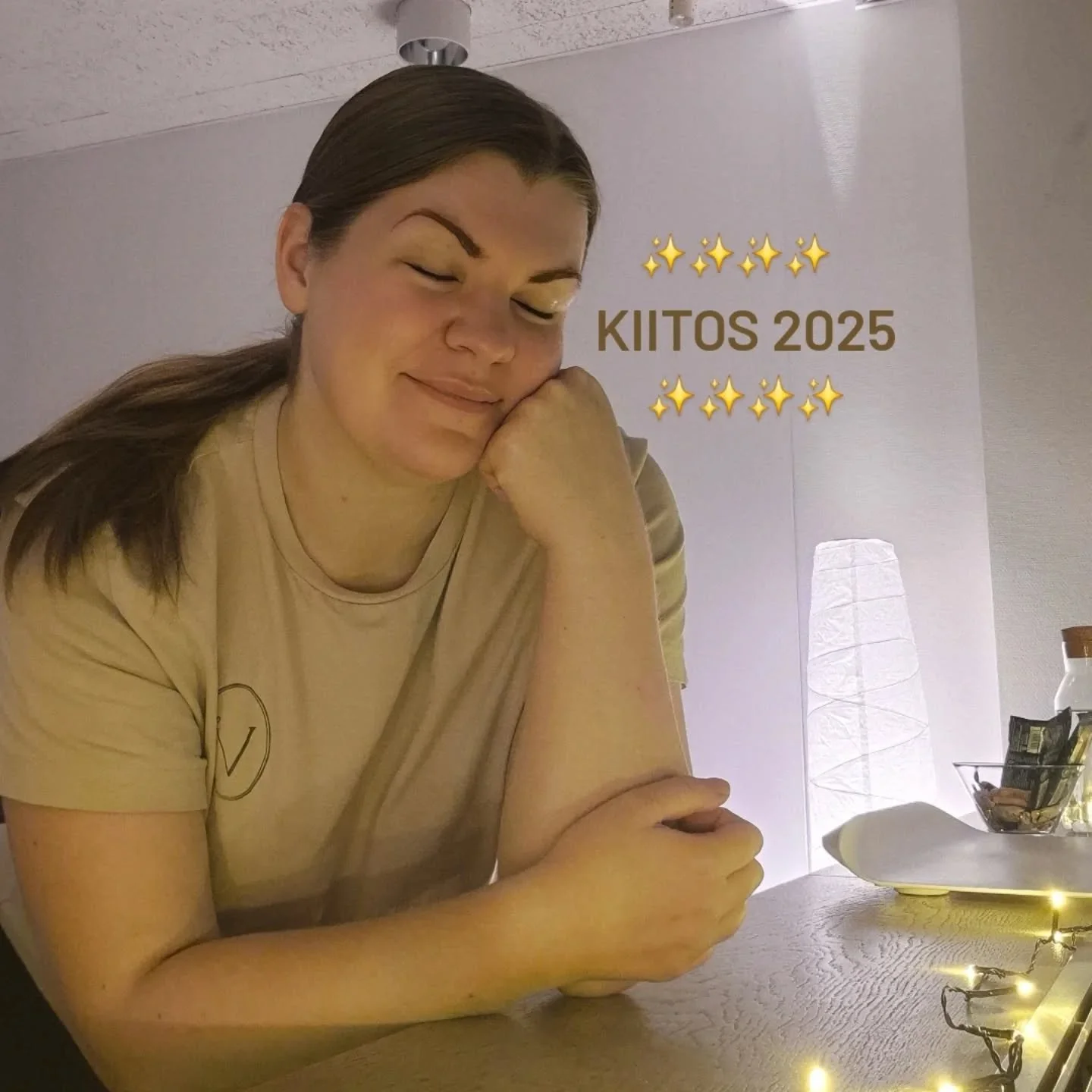 Vuosi l&auml;henee loppuaan, menip&auml;h&auml;n se taas vauhdilla ♡

Kes&auml;n j&auml;lkeen jouduin tekem&auml;&auml;n sen p&auml;&auml;t&ouml;ksen, ett&auml; kolmivuoroty&ouml; sairaalamaailmassa ei t&auml;h&auml;n el&auml;m&auml;ntilanteeseen sov