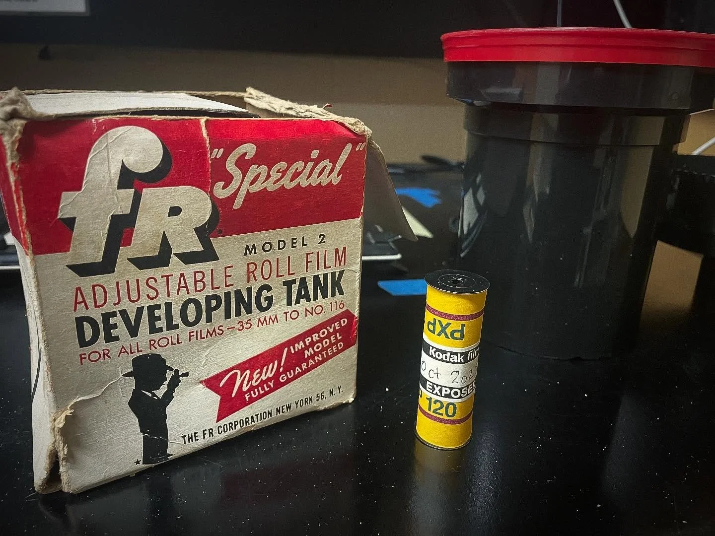 Took a bit of time away from memorial planning to visit one of my happy places &mdash; the @latowdarkroom. Got to hang with AGB artist in residence @urghleshmeck too. So good.
#darkroom
#sustainabledarkroom 
#analoguephotography 
#analoguearts 
#alte