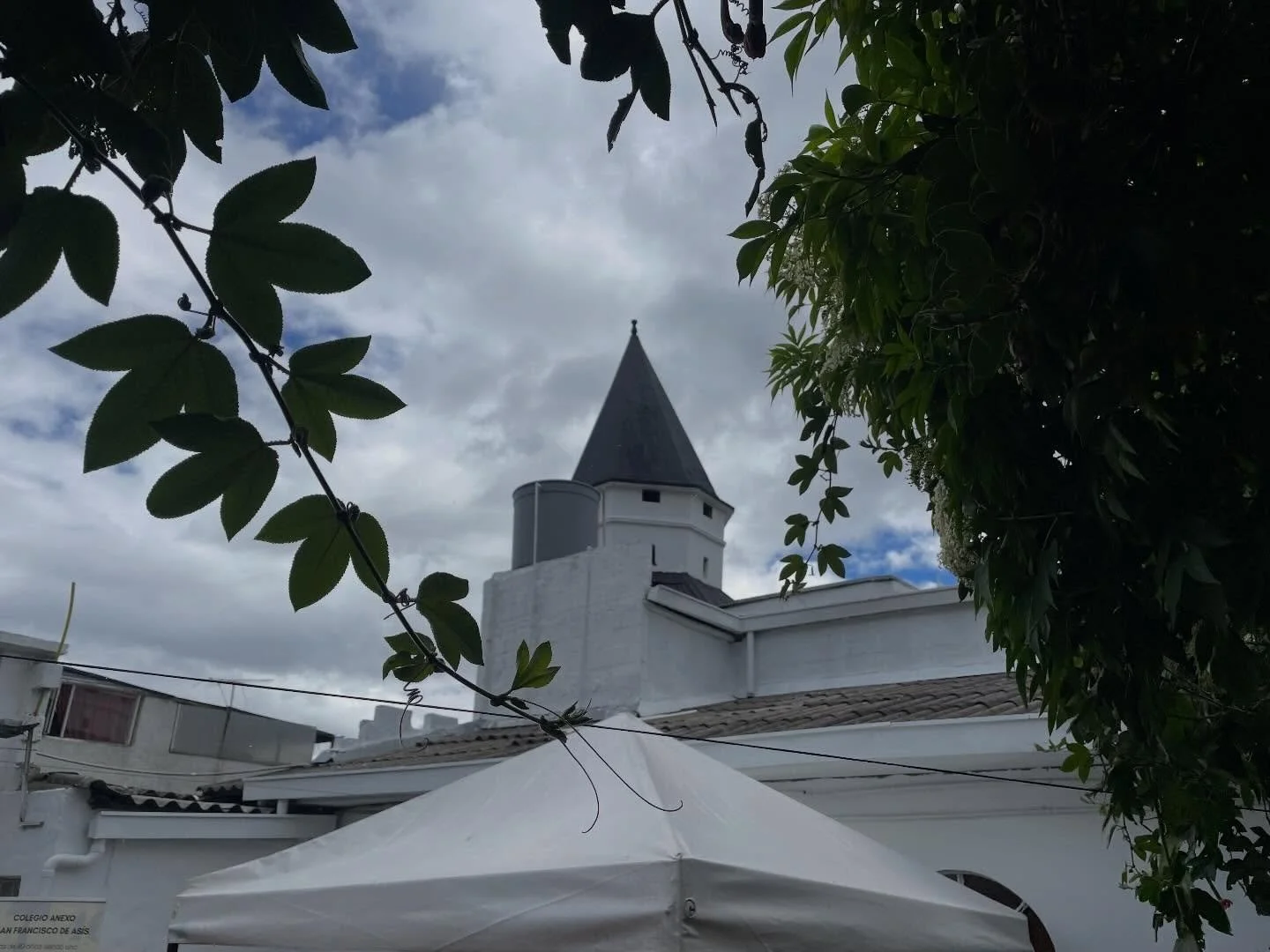 Honoured to be witness to the opening of a new community hub in &ldquo;El Castillo&rdquo; (the castle) in a neighborhood of Bogota. 
#community 
#oasisinthecity 
#collaboration