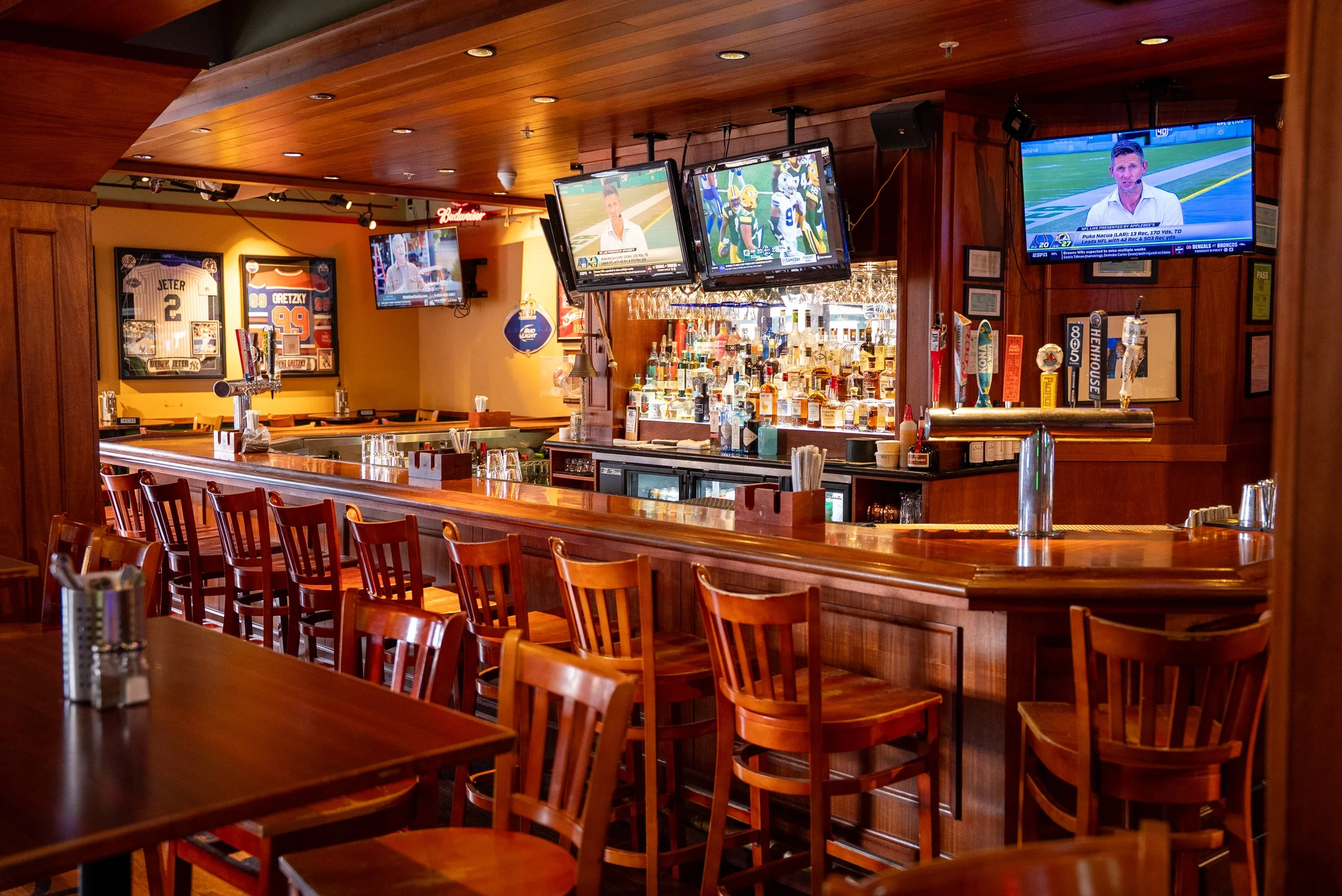 MATCH HQ!  
OFFICIAL SPORTS BAR OF PIER 39