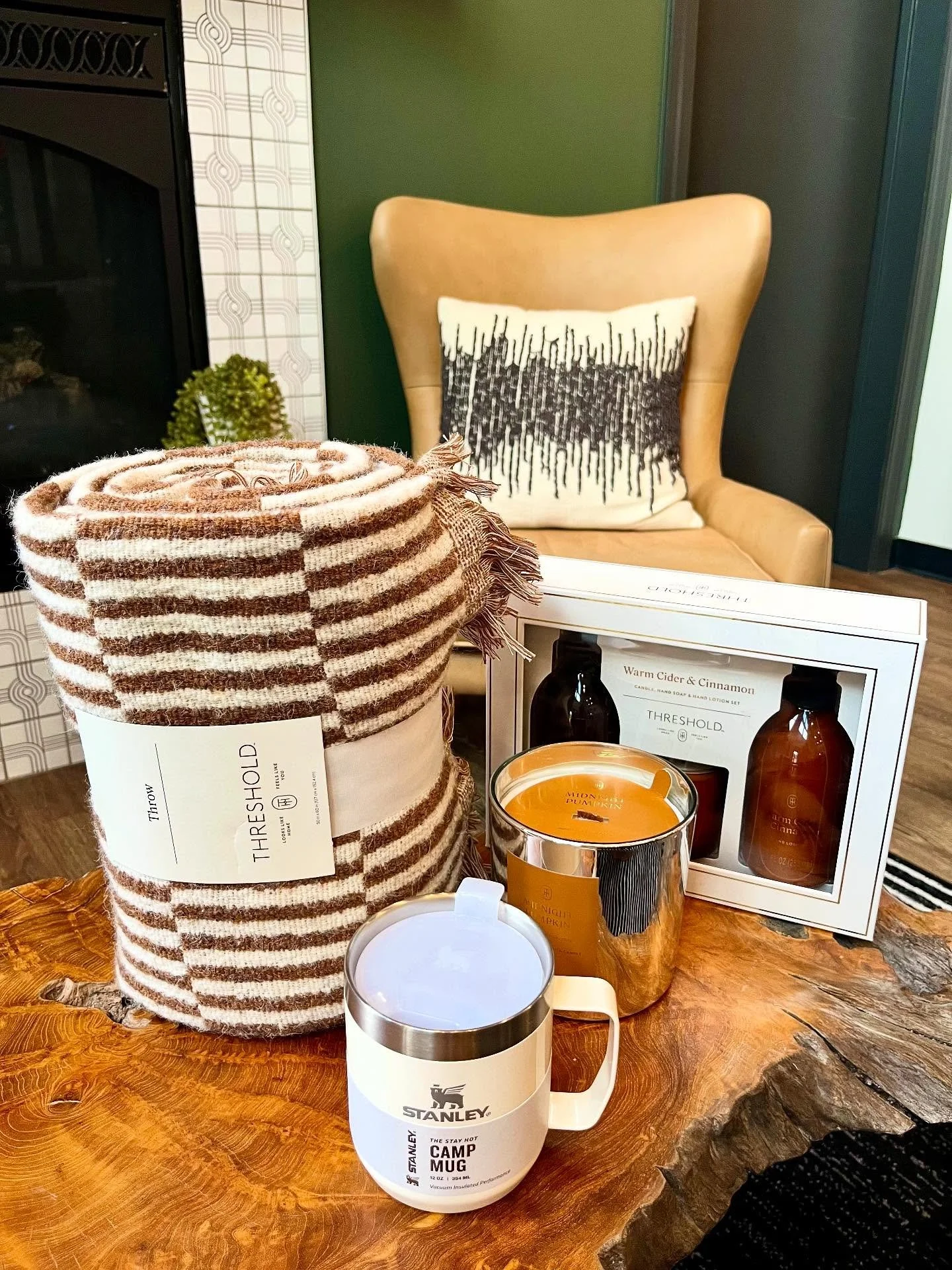 Win it Wednesday! 🍁

We&rsquo;re giving away a cozy fall bundle to help you get into the autumn spirit 🍂

Want to win? Here&rsquo;s what to do:
🍃Follow @thecommonsatsawmill 
☕️Like this post
🧣Tag a friend in the comments 

This giveaway ends on 1