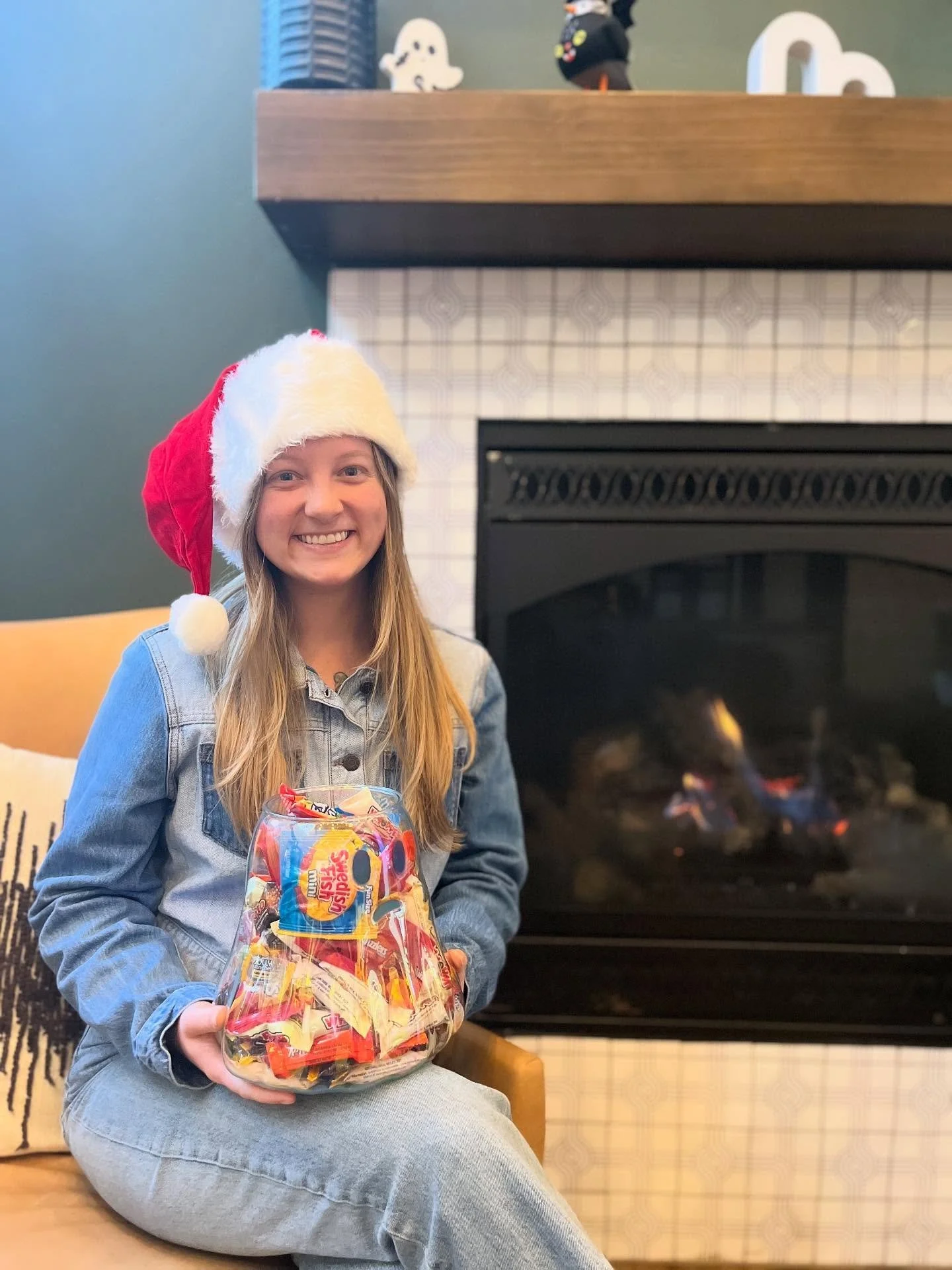 Happy Halloween from Santa and the rest of The Commons at Sawmill family! π
Have fun and be safe tonight, lumberjacks! 
And don’t forget to eat lots of candy ππ¬
#thecommonsatsawill #coastalridge #nau2026 #nau2027 #nau2028 #nau2029 #naulum