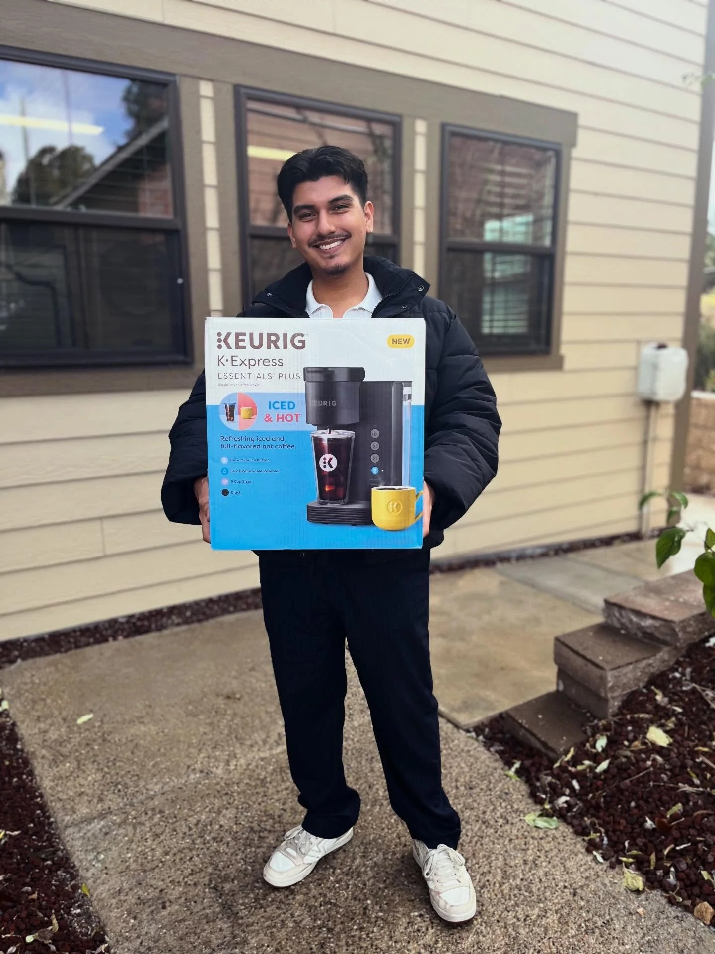 Win It Wednesday! 🎉

Today, we&rsquo;re giving away this Keurig machine to help you stay caffeinated while studying for finals! 

Want to win? Here&rsquo;s what to do:

☕️Follow @thecommonsatsawmill 
☕️Like this post
☕️Tag a friend in the comments

