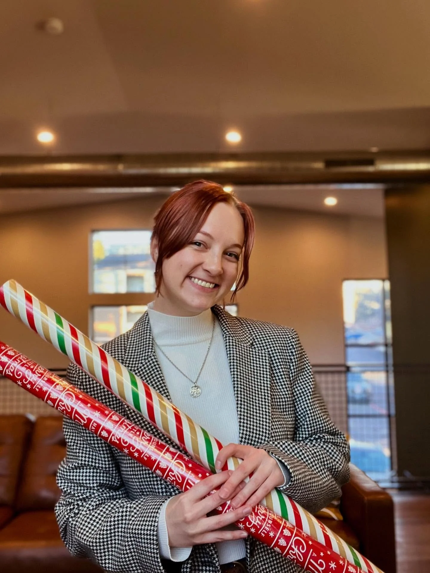 Tis finally the season! 🎄🥰

Come stop by our gift wrapping station upstairs in the clubhouse to wrap those gifts before you head home for the holidays 🎁

It will be here until Christmas! 🎅

#thecommonsatsawmill #coastalridge #nau #naulumberjacks 