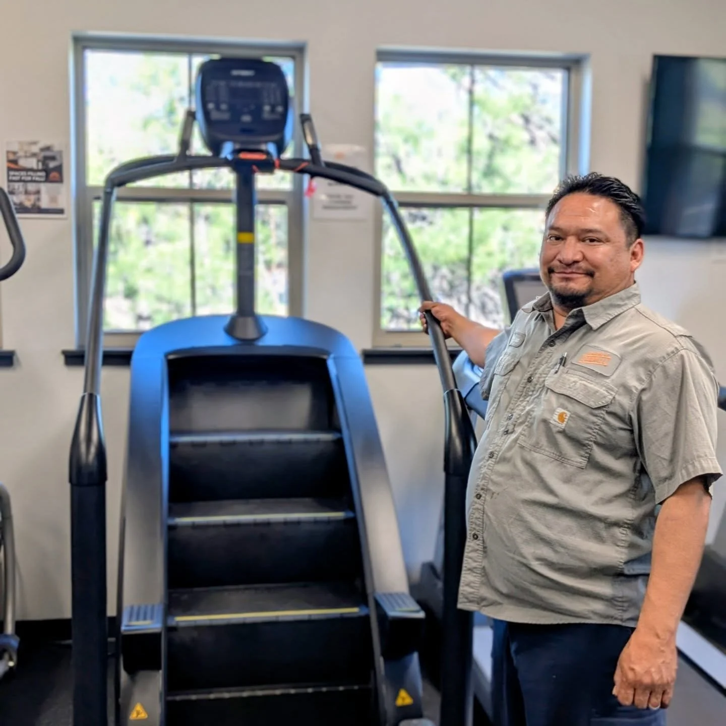 Our gym updates have arrived!!! 💪

Stop by to check out our stairmaster and rowing machine, both available in our 24/7 fitness center! 🏋️

Let us know in the comments if there's anything else we should look to add! 👇

#flagstaffliving #nau #naulum