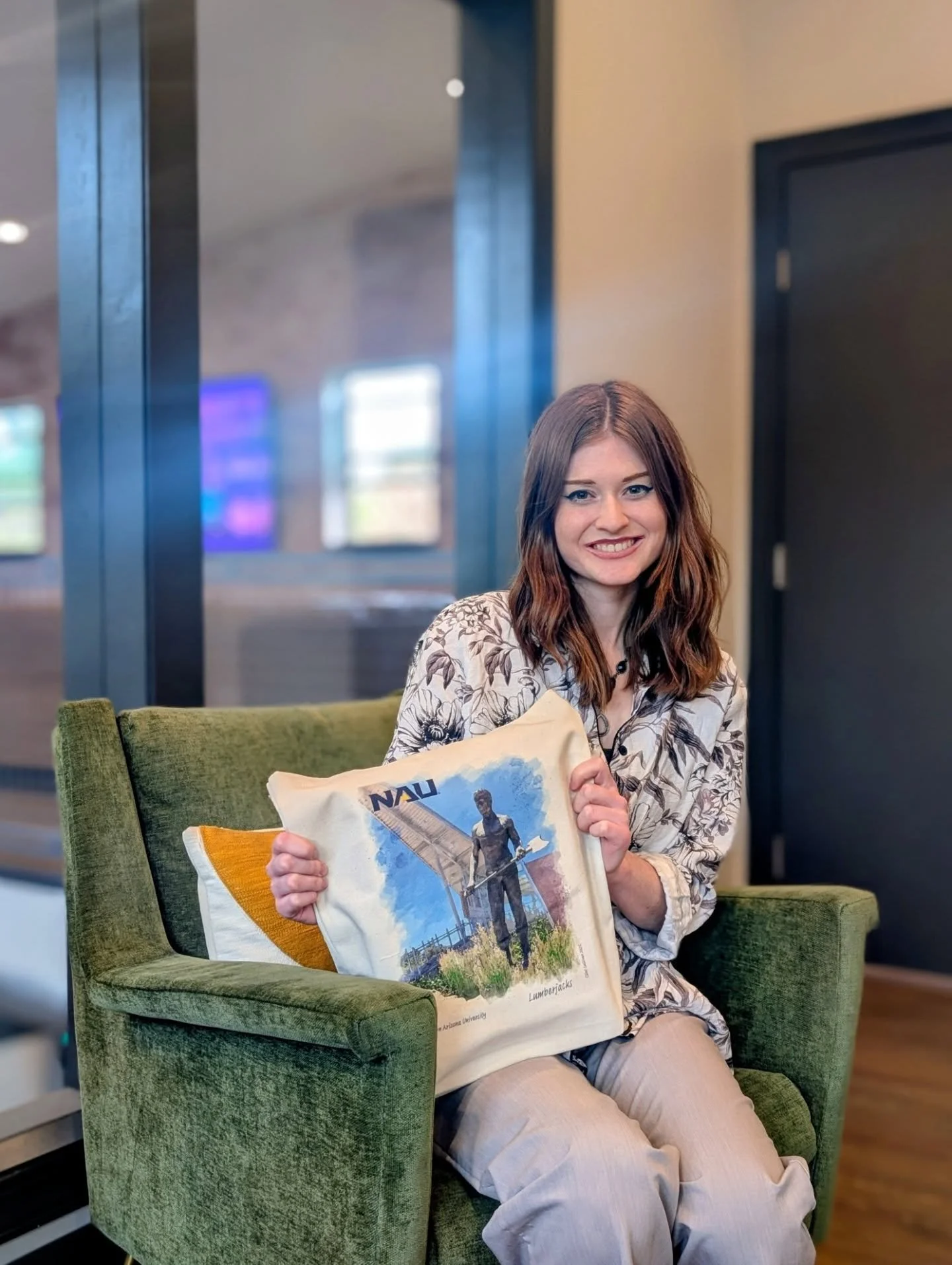 Win it Wednesday!! 🎉

Graduation is coming up next week, so we are giving away an NAU tote, puzzle, and notebook! For a chance to win follow the steps below:

📒 Follow @thecommonsatsawmill 
🎓 Like this post! 
👨&zwj;🎓 Comment to congratulate our 