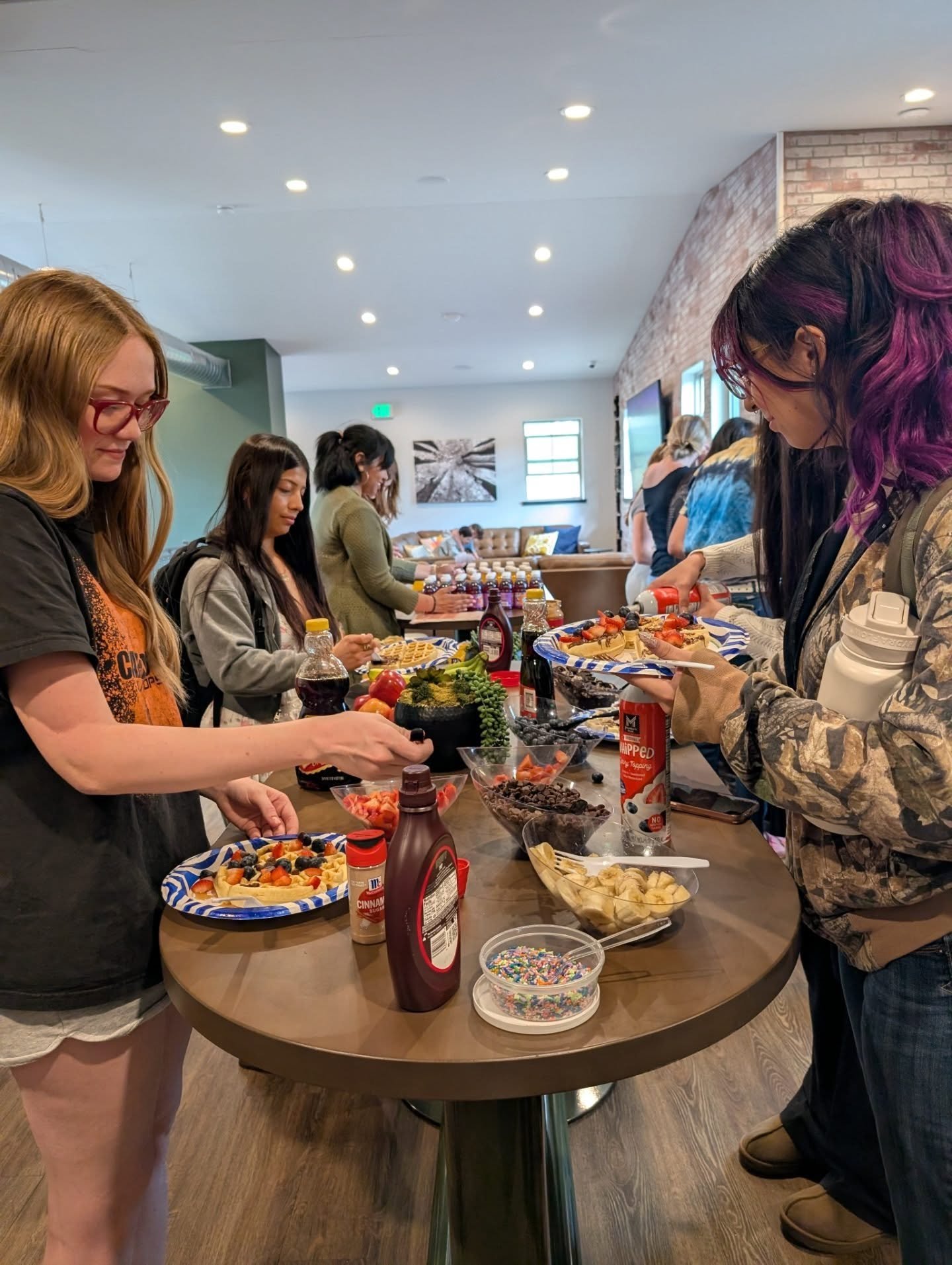 Thank you to everyone who stopped by for our breakfast for dinner waffle bar!!! 🧇

Best of luck with finals and make sure to keep an eye out starting Monday morning for some grab and go breakfast items to fuel up for exam day! 📝

#thecommonsatsawmi