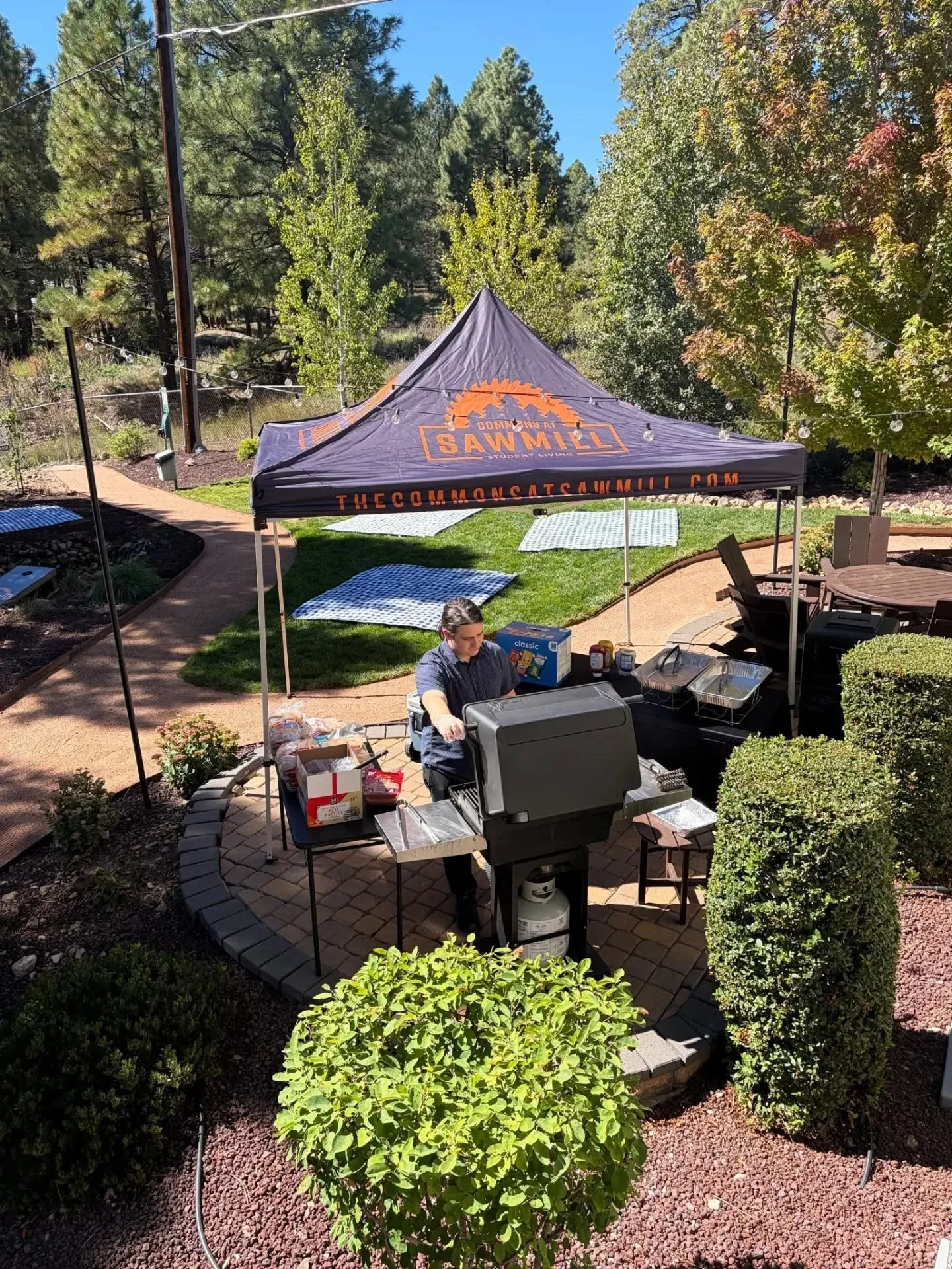 Great rates, a great location, and the best events! 🤩

If that wasn't enough, the next 20 to sign in our 2 and 4 Bedroom Furnished floorplans get exclusive special rates! 🔏

Want to see more? Schedule your tour or come find us at NAU Union on 11/4!