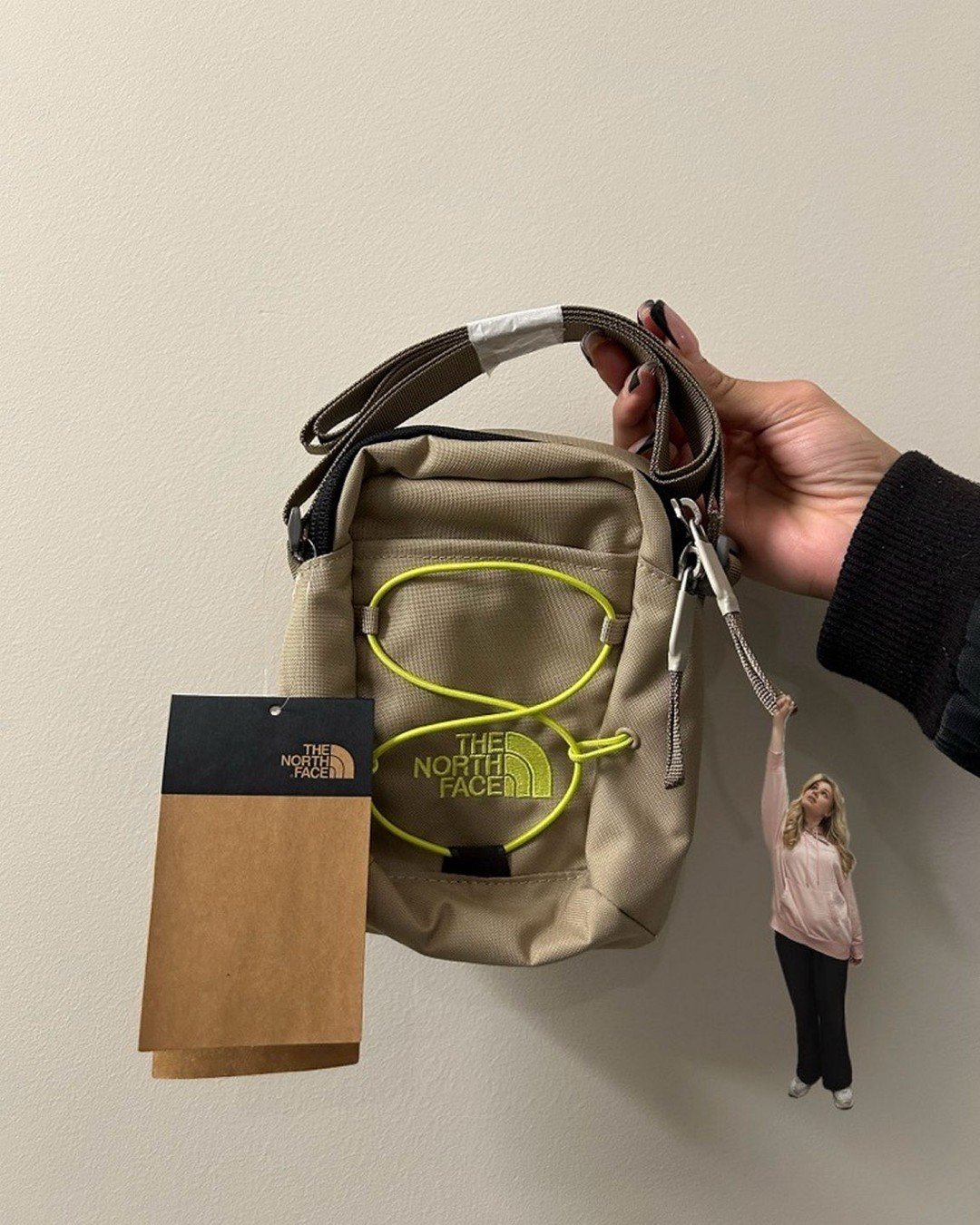 Today is Day 4 of our 5 Days of Ascend Giveaways - North Face Crossbody Bag
Bring your essentials with you everywhere you go with this compact bag!

Enter in three easy steps:
👀Follow us
👀Like this post
👀Tag a friend
Results will be announced at 3
