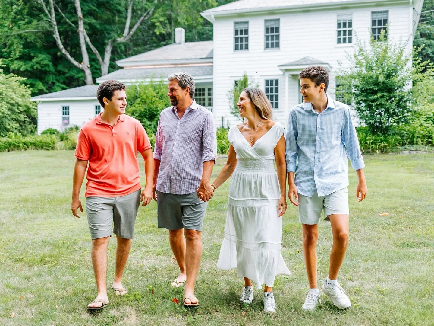Sneak peeks from a summery family photo session in Massachusetts! 

#familyphotoshoot #massachusettsphotographer #massachusettsfamilyphotographer