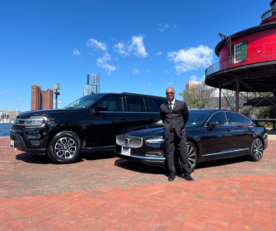 ✨ Experience the Luxury of Chauffeur-Driven Excellence ✨
When it comes to traveling in style, nothing beats the sophistication and convenience of a luxury transport chauffeur. Whether you're headed to an important business meeting, attending a speci