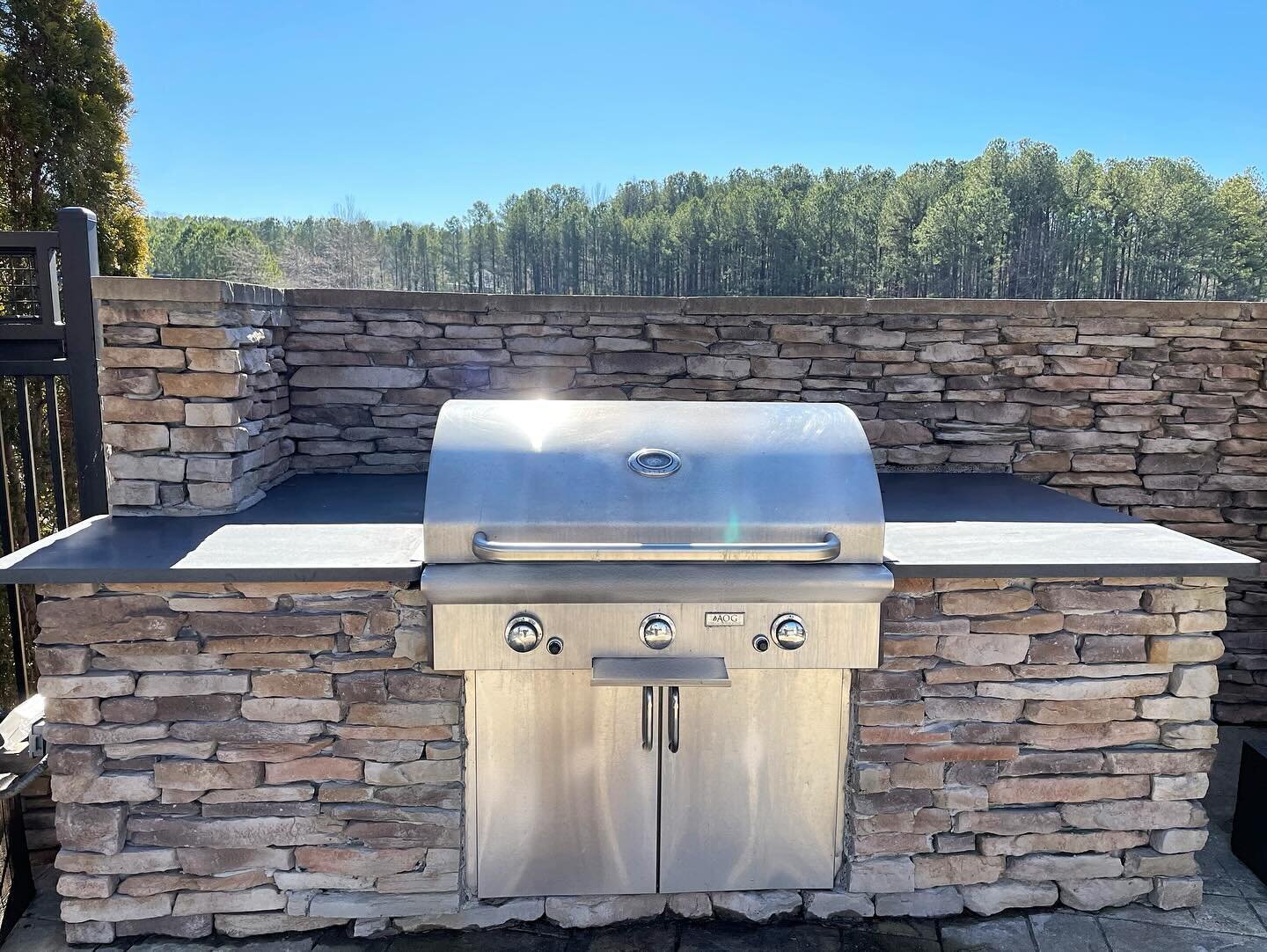 ✨Amenity Spotlight✨ Did you know we have TWO grills located on property? They are both natural gas, so no need to worry about propane or charcoal! Let us know where they are located and if you love to grill 🔥
