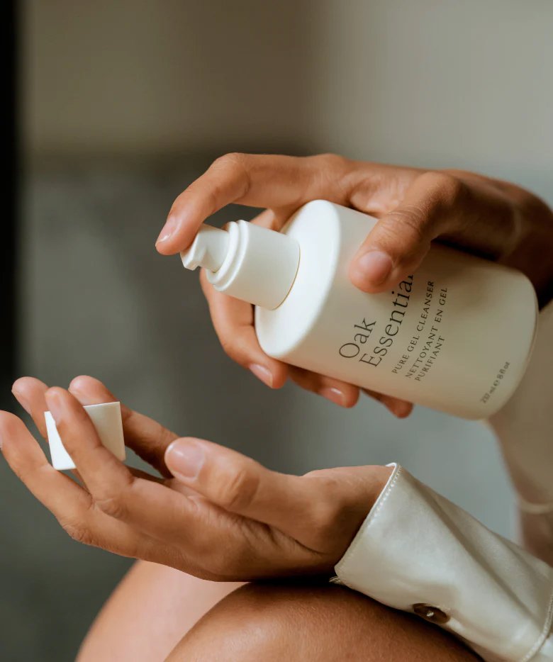 oak-essentials-pure-gel-cleanser-04_780x.jpg