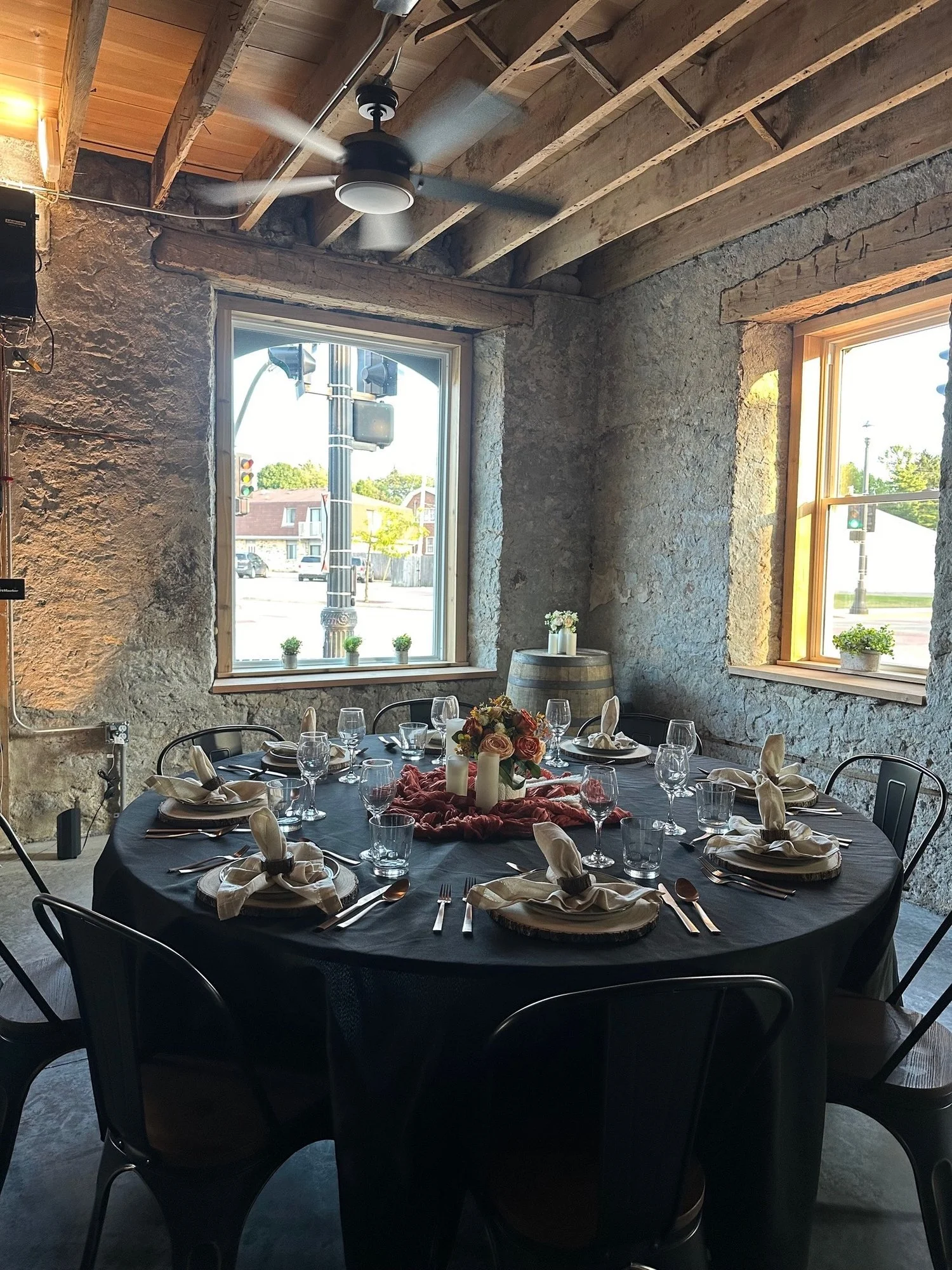 banquet table.jpeg