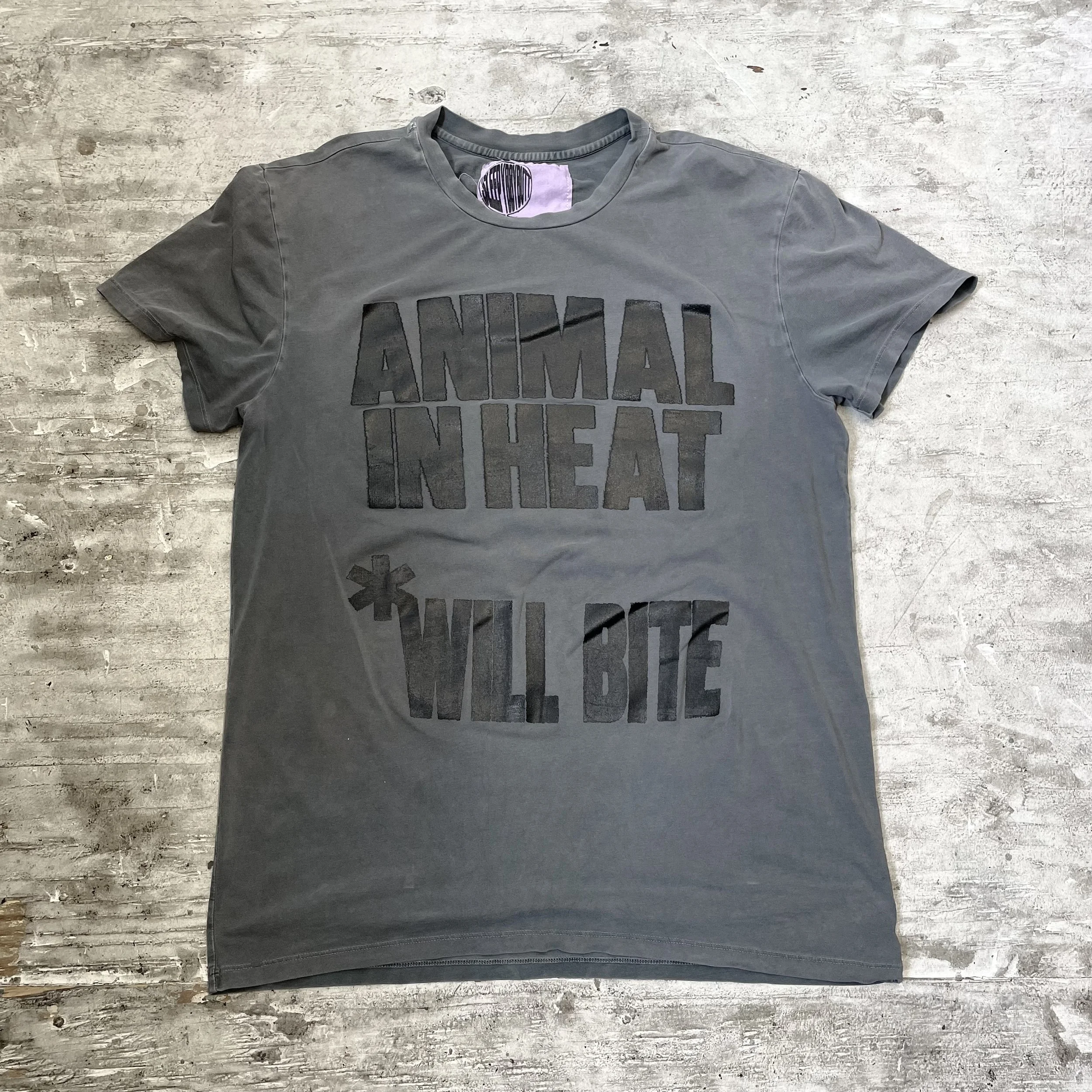 unisex medium animal in heat gray t shirt