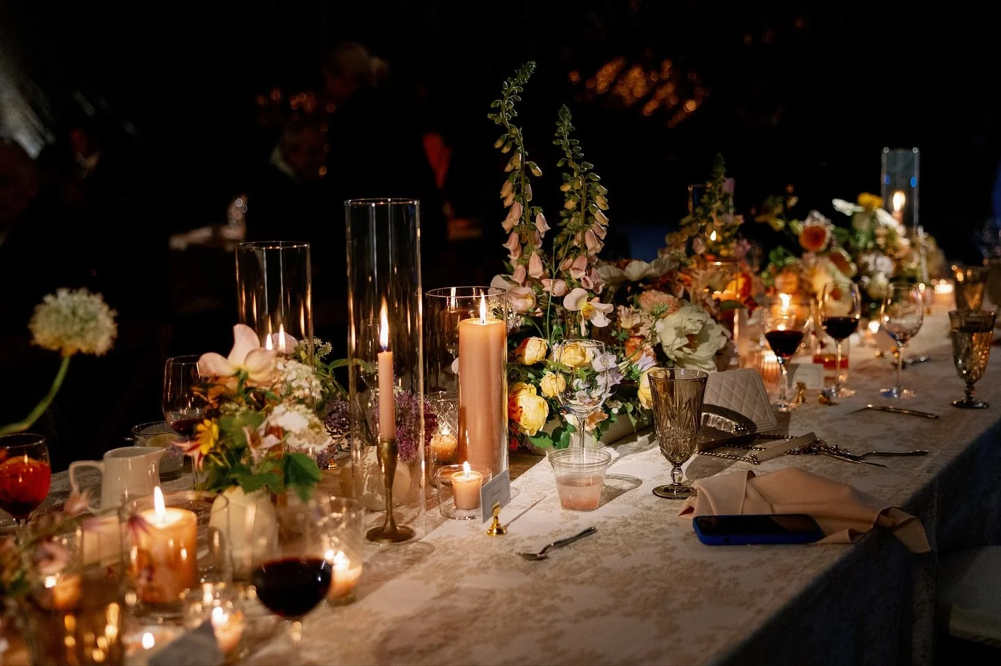 Step into a candlelit garden dream at the Chicago Botanic Gardens 🌿✨

Designed for a couple who desired a wedding that felt like nature had styled the table herself; soft, romantic, and wildly elegant.

Every detail was composed to feel organic and 