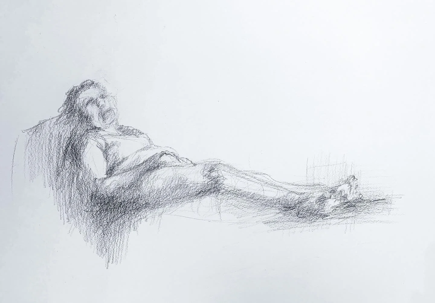 Lifedrawing playing with pressure to create disappearing line, of Clelia in Mexican light
⠀⠀⠀⠀⠀⠀⠀⠀⠀
Looking at the form of the figure dissipating into the shadows and light — where the form and cast shadows merge turning the body into a sculptu