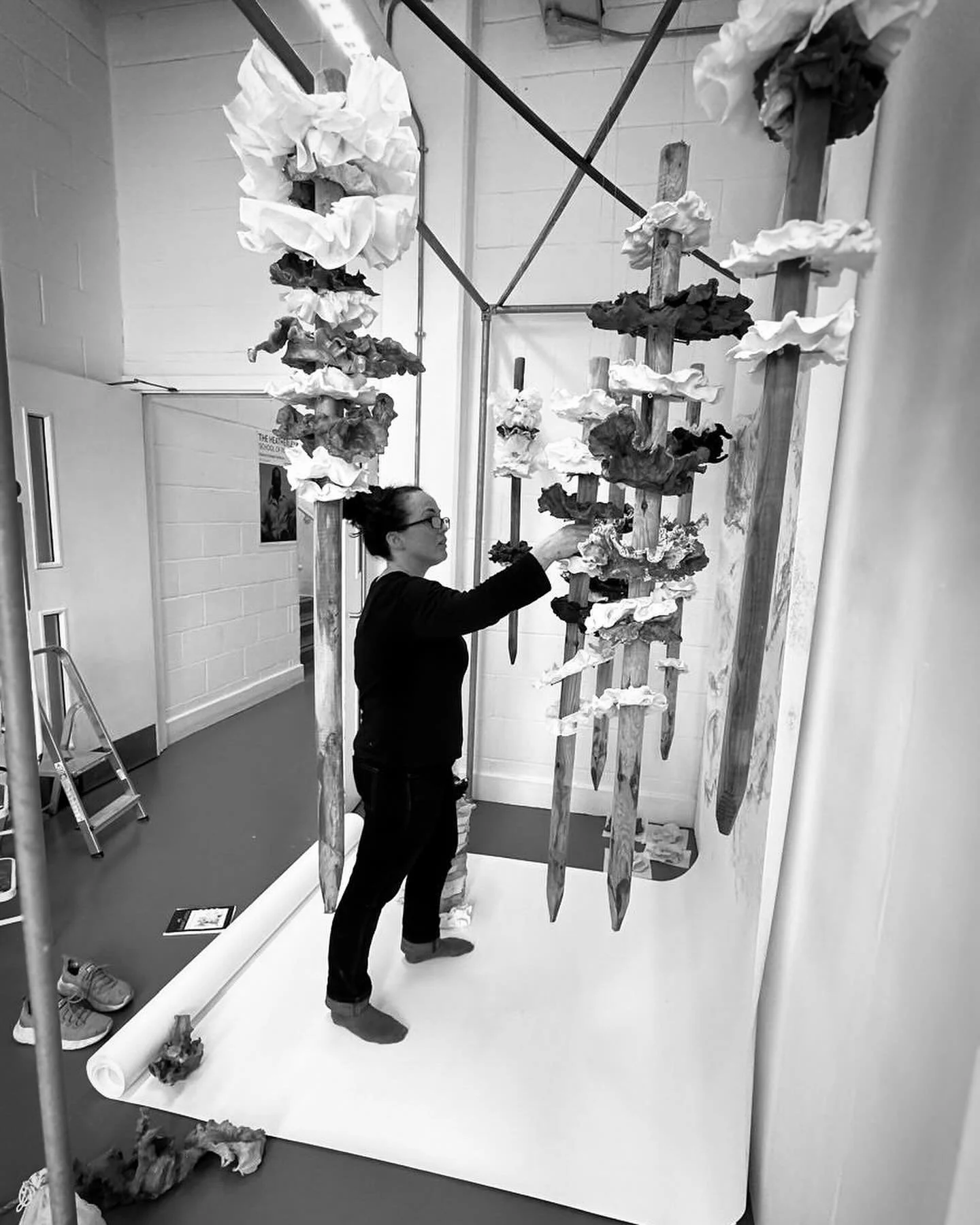 From installation of my piece ‘Ecky Thump’ for the @heatherley_school_of_art Graduate Diploma Show
With HUGE thanks to @dbibby100 and Rob for their blood sweat and tears that goes into the install!!! Tony of course for all of his advise