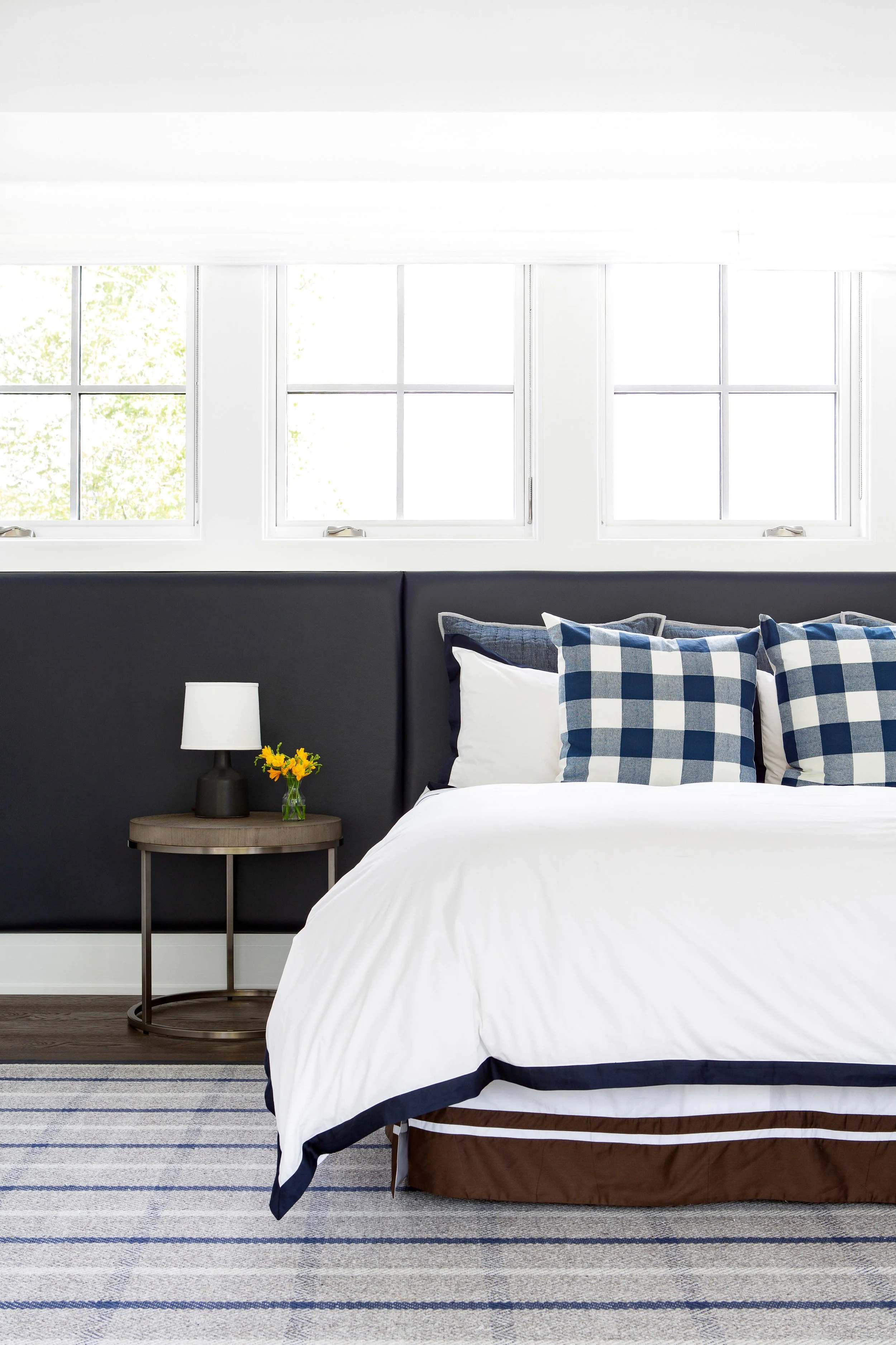 How to Style Cushions Through Color Play