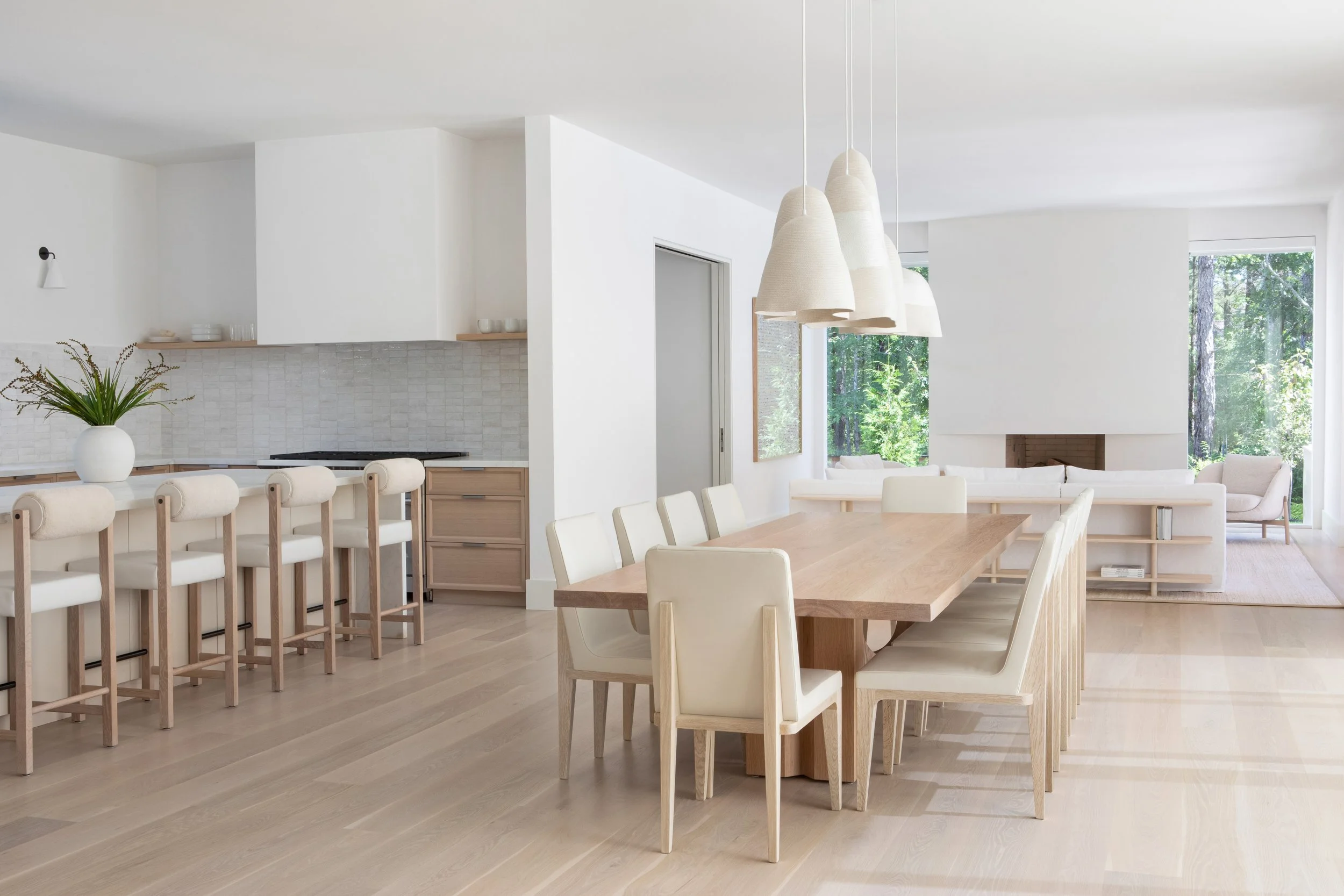 19.+Hamptons+Modern+by+Chango+&+Co.+-+Kitchen+Overlooking+Sitting+Room.jpg