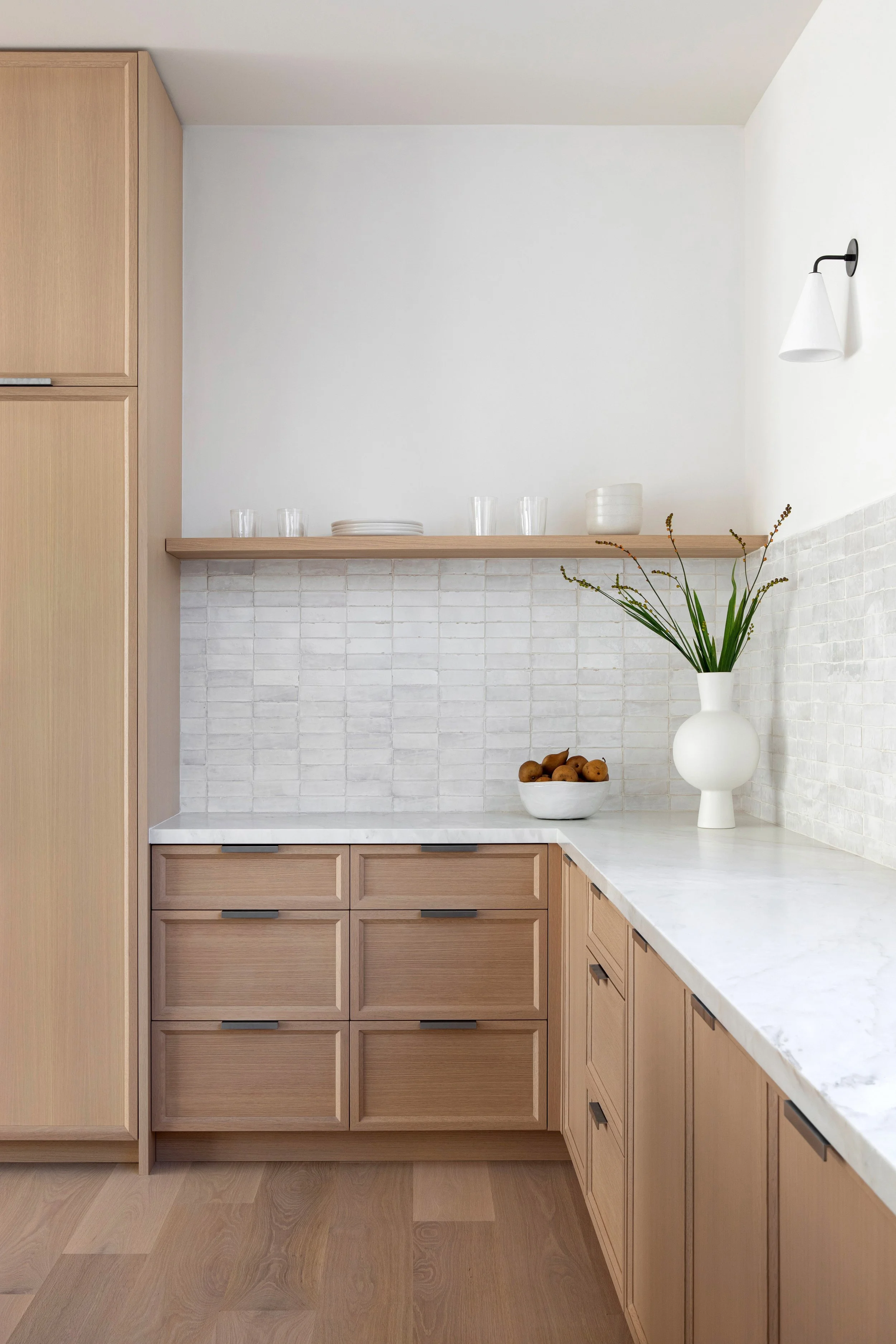 16.+Hamptons+Modern+by+Chango+&+Co.+-+Kitchen+with+Countertop+Detail.jpg