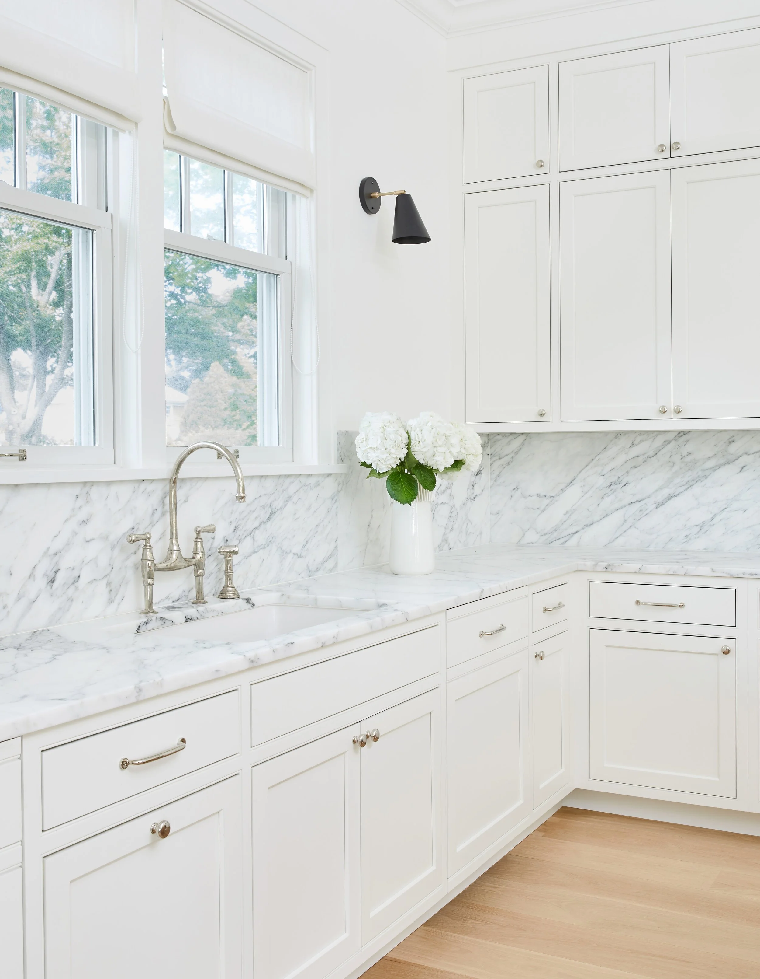 08.+Southampton+Village+by+Chango+&+Co.+-+Kitchen+Detail.jpg
