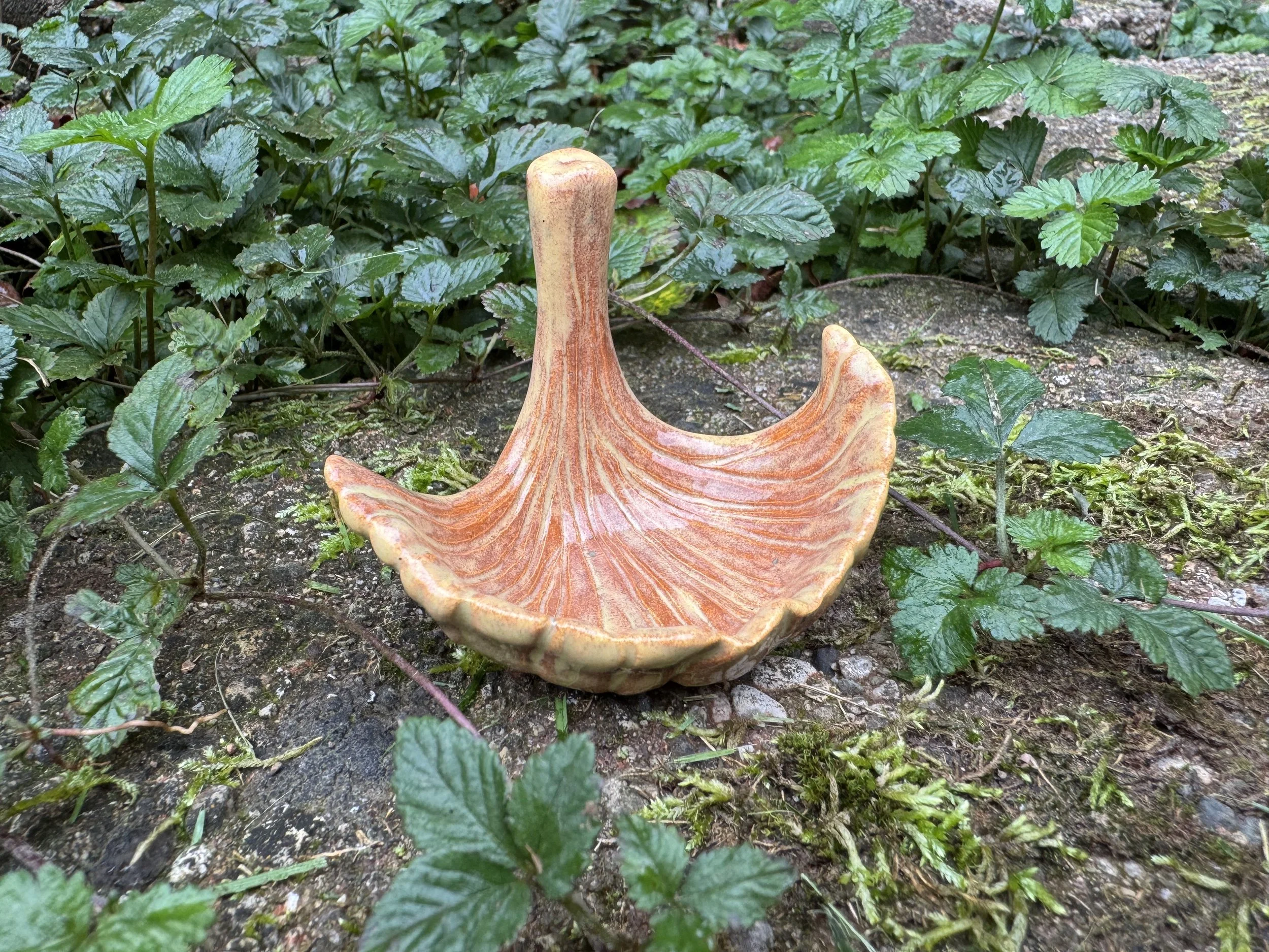 Ginko leaf dish G11 2.jpg