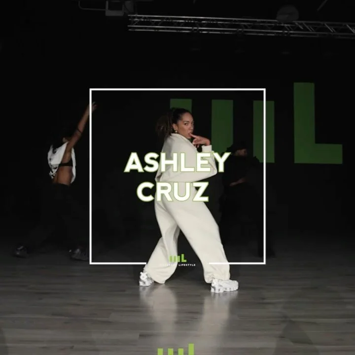 I actually feel out of body when y&rsquo;all show up like this 😍

@thegr8khalid 
Thank you LA 🙏🏽
Thank you always @movement.lifestyle 💚

✨Dancers please tag your star selves✨

NYC! Sign up for class this Wednesday! 
I can&rsquo;t wait to dance wi