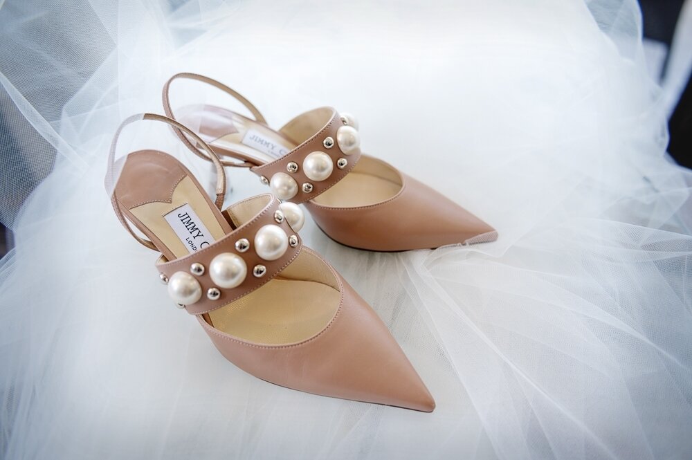 It's all in the detail! Of course I couldn't walk 2 steps in these gorgeous shoes, but the bride coped perfectly well! ⁣
#cairnsweddingphotography #cairnsweddingphotographer #palmcoveweddingphotographer #palmcoveweddingphotos #palmcoveweddingphotogra