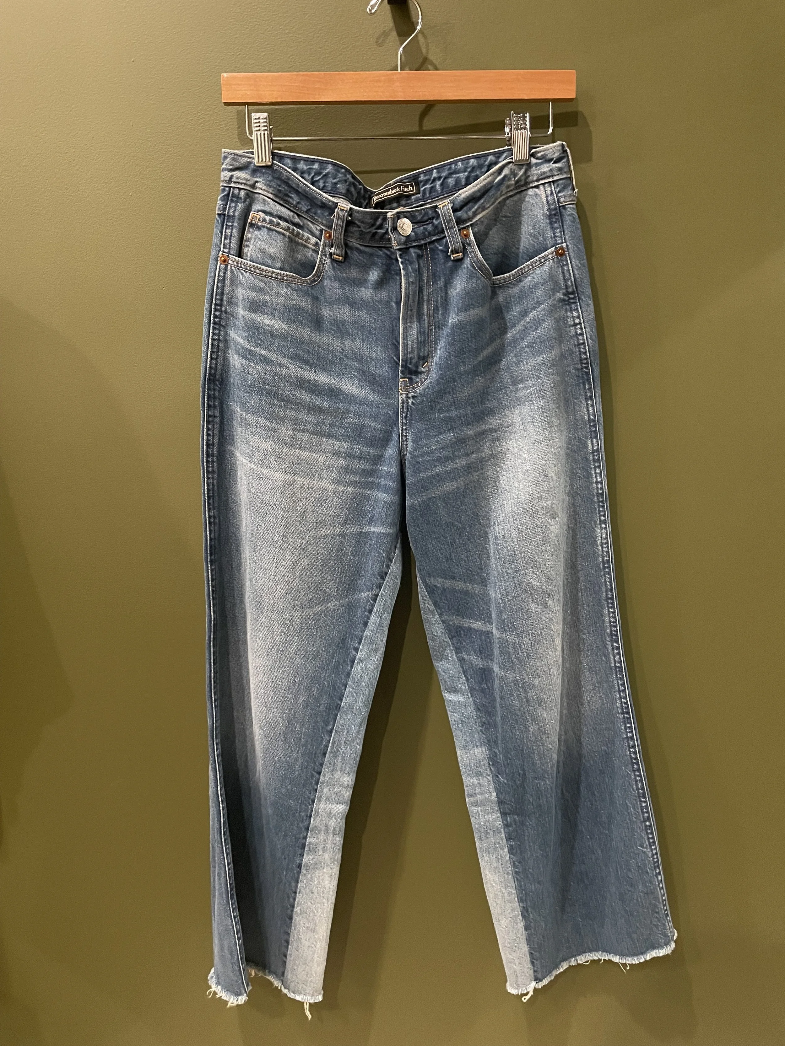 Abercrombie Wide-Leg Two-tone  Denim Jeans with Frayed Hem in size 27