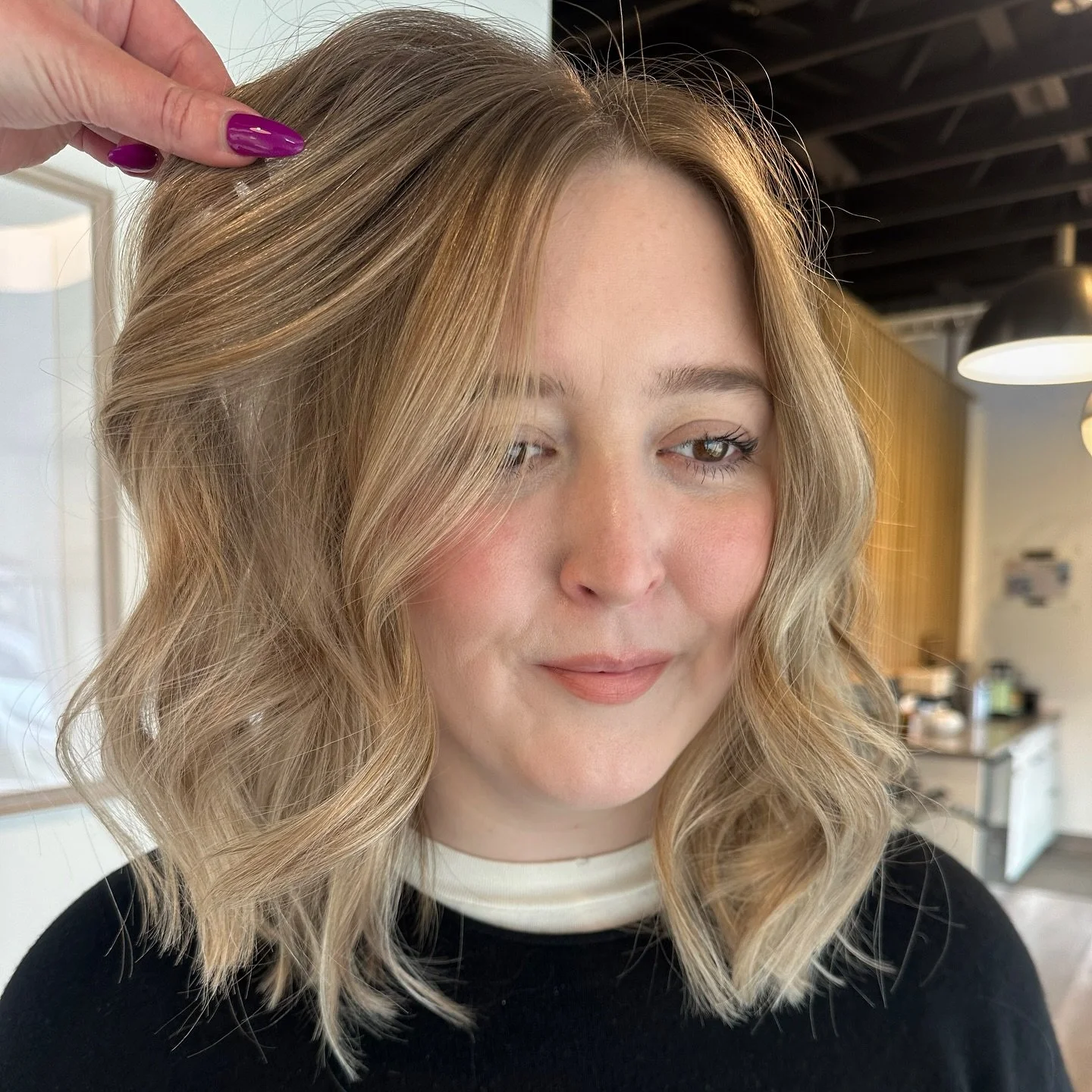 ✨ Soft + Effortless Blonde
A natural, lived-in blonde that grows out beautifully. The perfect mix of brightness and dimension for an easy, low-maintenance look.