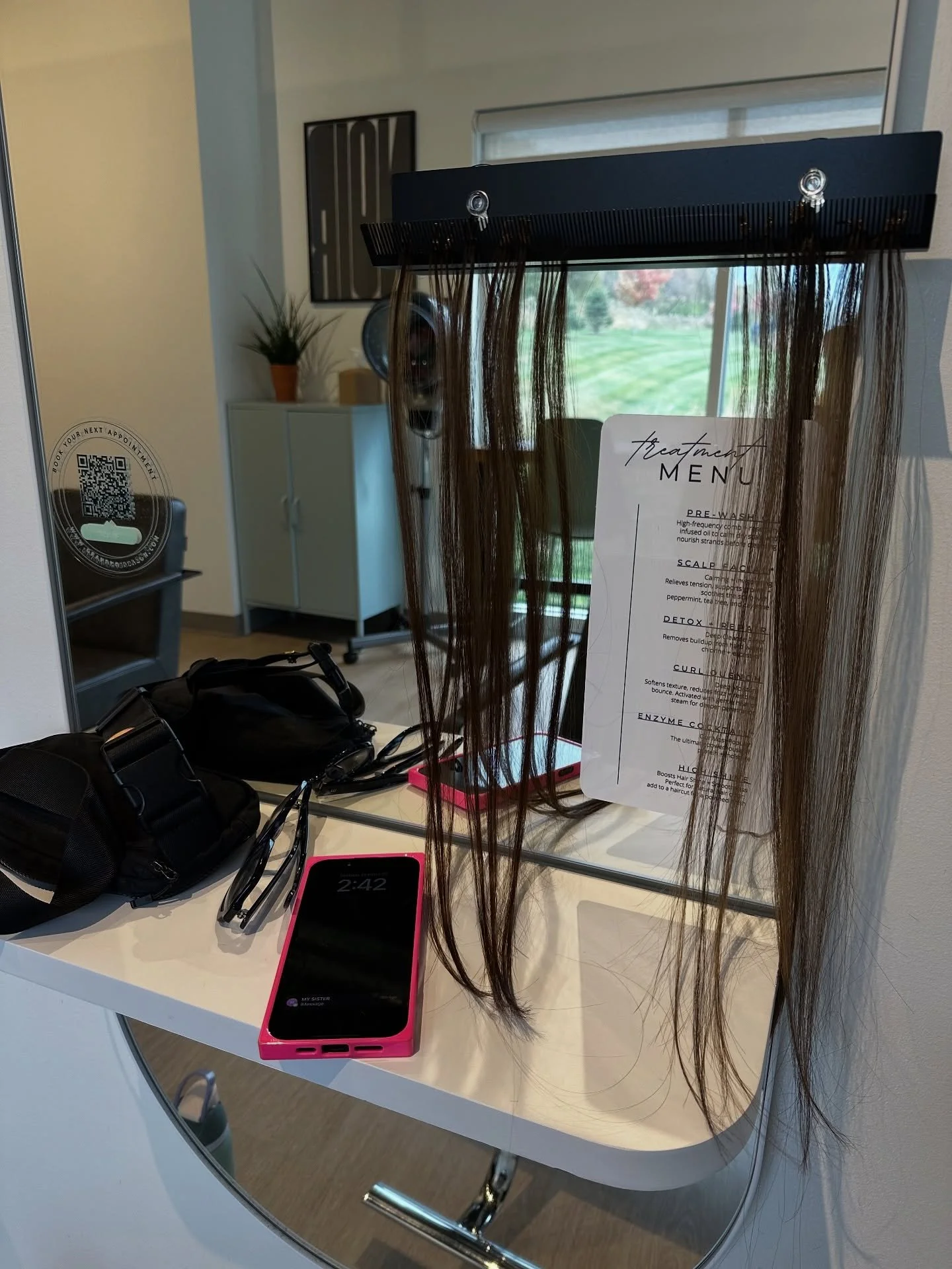 Just the bits &amp; pieces that don&rsquo;t usually make the grid&hellip; but make the salon what it is 🤍